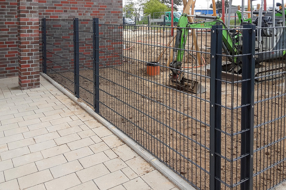 Sichschutzwand Metallzaun, stabil und sicher