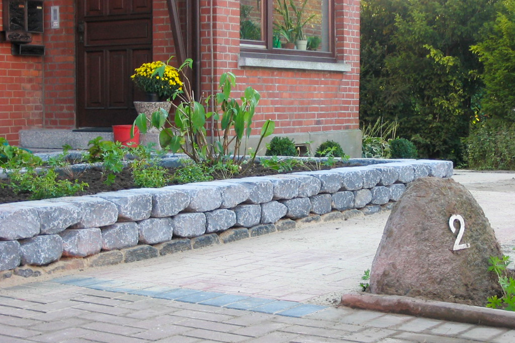 plattenbelag-0188 Mauern um Hochbeet