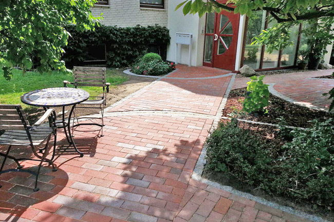 erdarbeiten-428504_1920 Pflasterarbeiten Gehweg