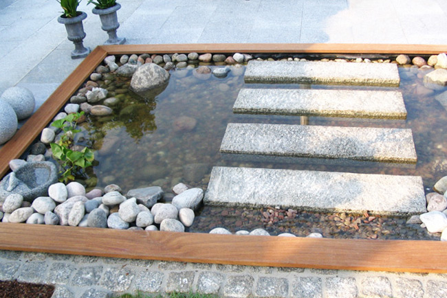 plattenbelag-0188 Privater Garten mit kleinem Wasserbereich